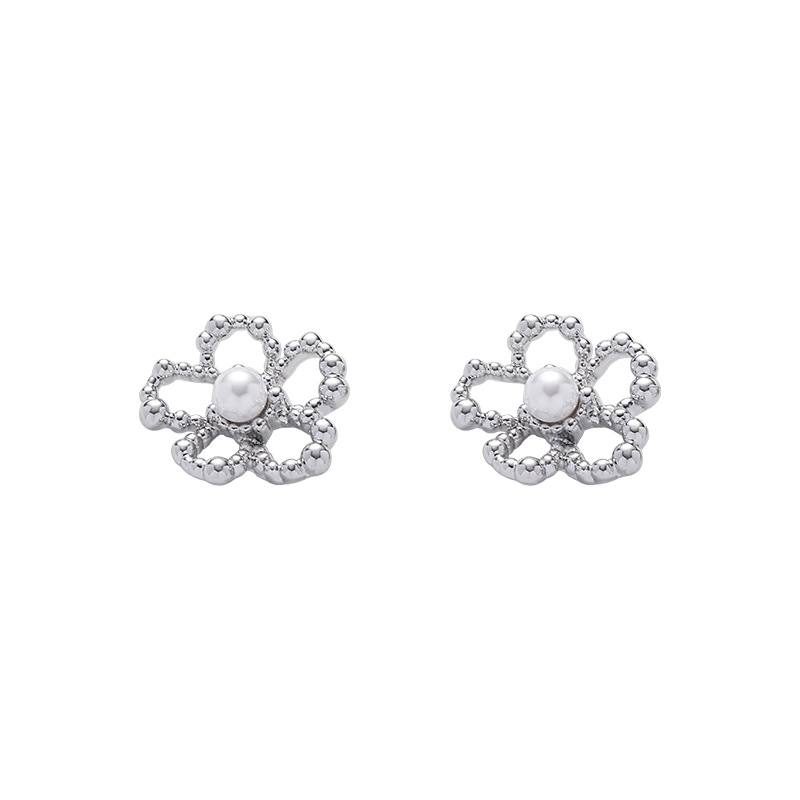 Summer new hollowed-out flower earrings for women, 925 silver needle, light luxury style, niche stud earrings, fashionable and versatile earrings wholesale Item Picture