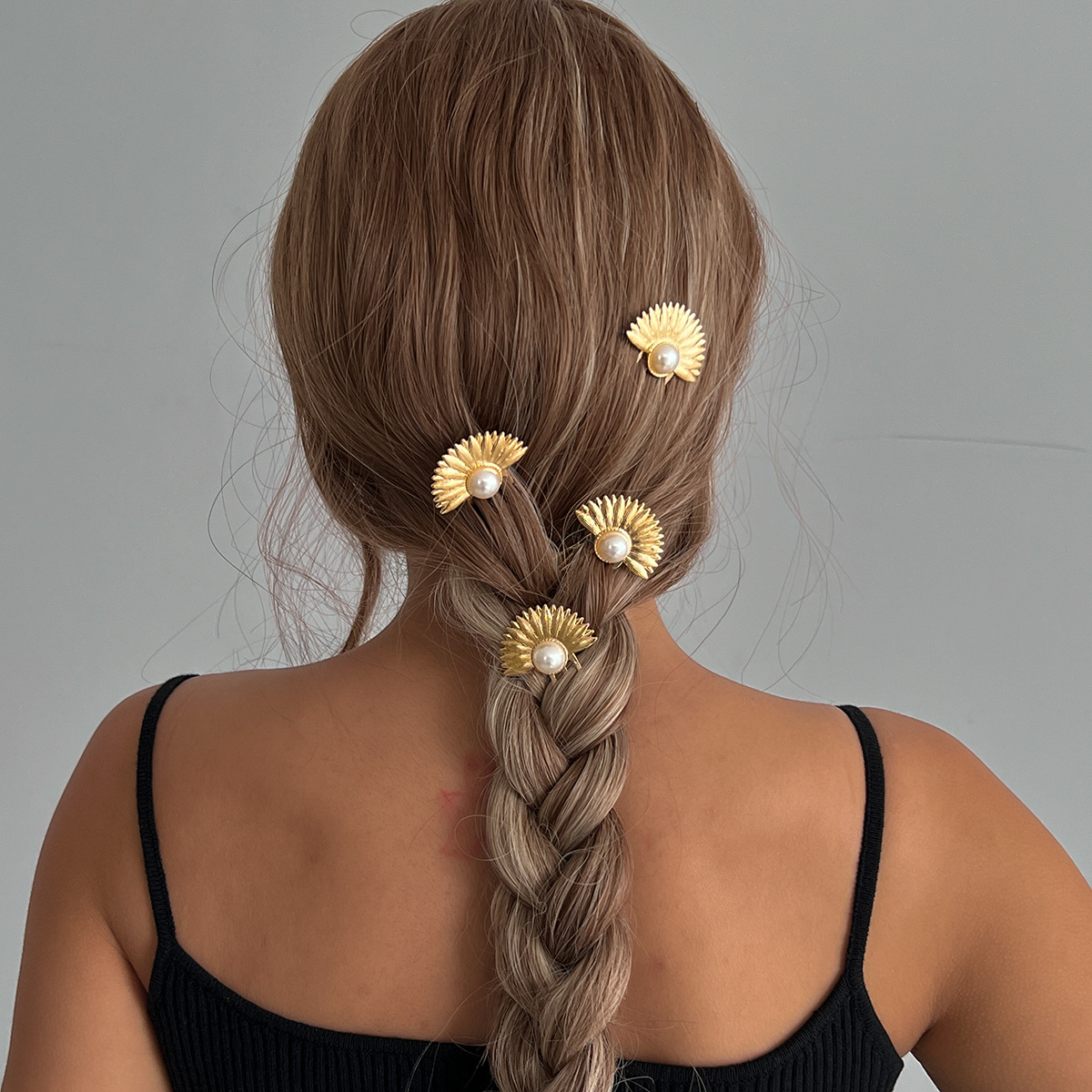 European and American cross-border hair accessories, fashionable pearl imitation fan-shaped eco-friendly hair accessories, new high-end braided hair decoration headwear and hairpins details Picture