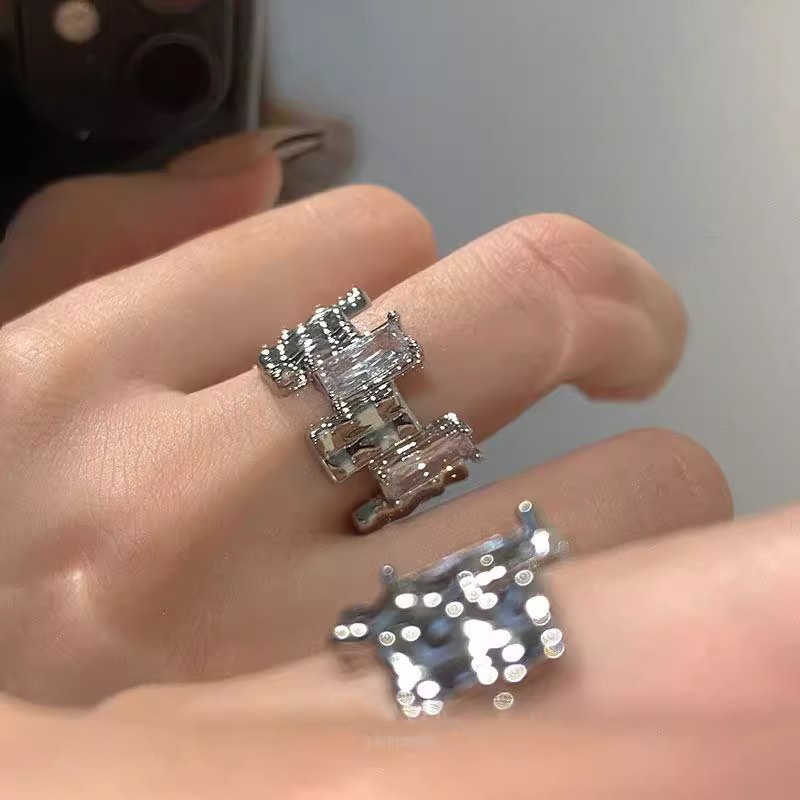 Irregularly pieced zircon open ring for women's ins, unique design sense index finger ring, cold style, high appearance level ring Specification drawing