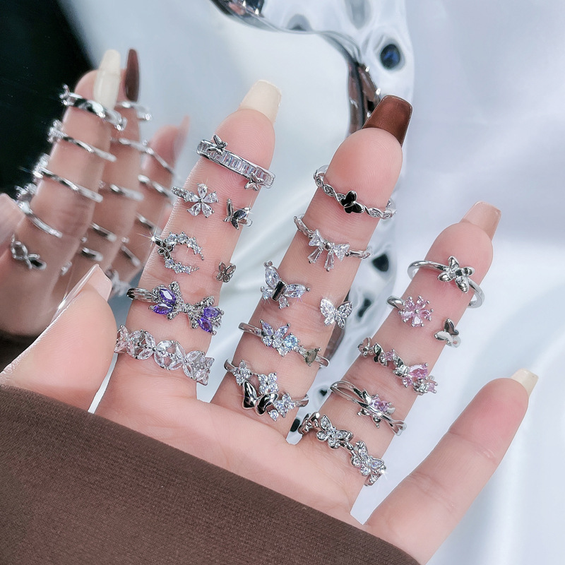 A small and exquisite butterfly ring for women, with a cold and unique design sense, is an Instagram simple and light luxury autumn and winter accessory Application Scenario