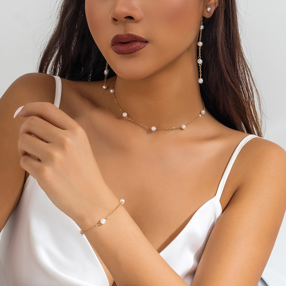 European and American cross-border style tassel imitation pearl chain necklace, retro beaded collarbone chain, niche and simple accessory set details Picture