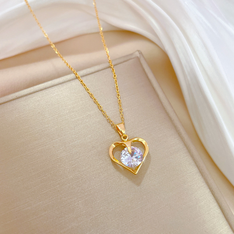 【 Titanium Steel 】 Light luxury style, genuine gold, luxurious heart zircon necklace, versatile collarbone chain for female Internet celebrities, titanium steel chain Application Scenario