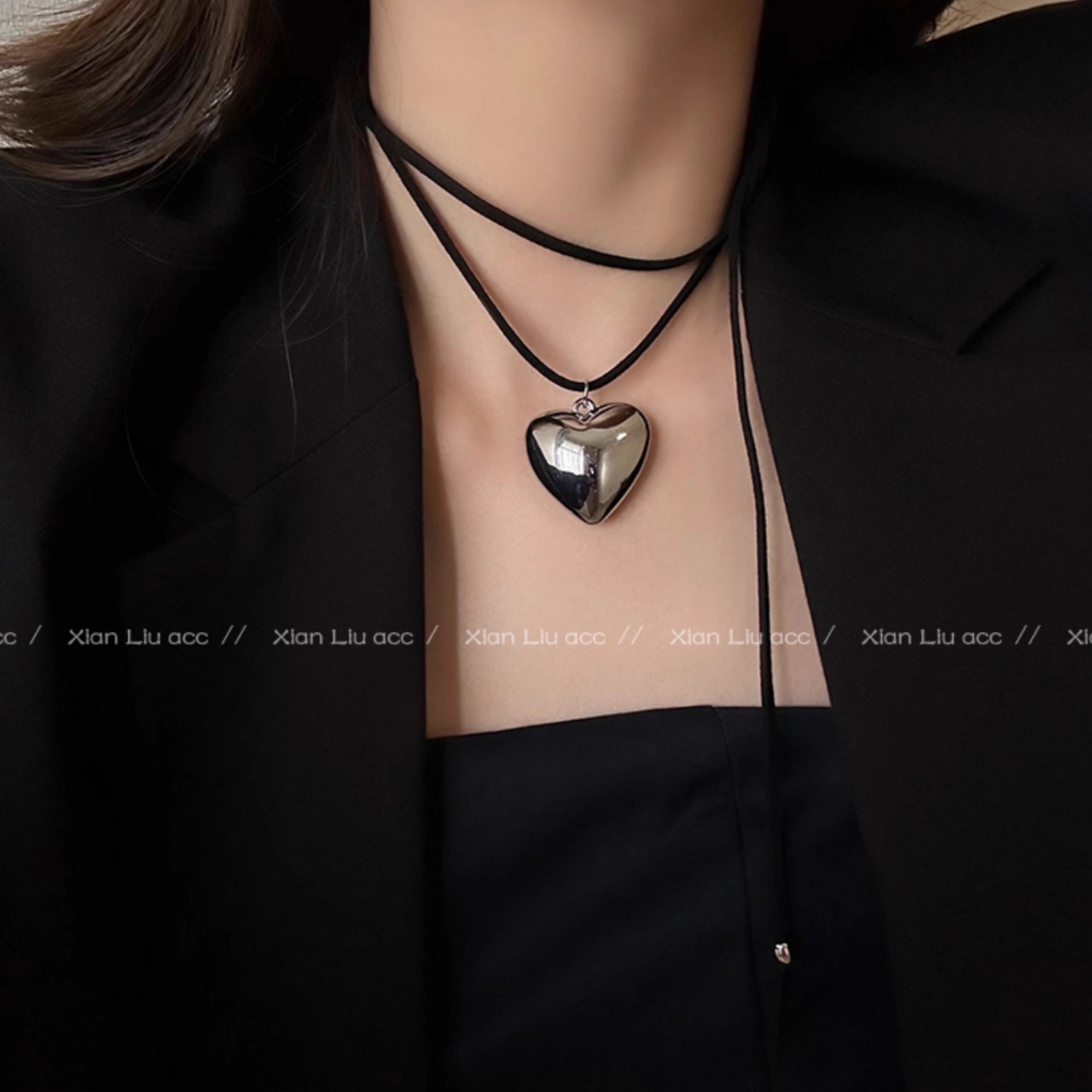 This heart-shaped tie necklace has a sweet and cool style. The tie rope exudes a trendy and fashionable charm. The neckchain and collarbone chain are simple and elegant for women full figure