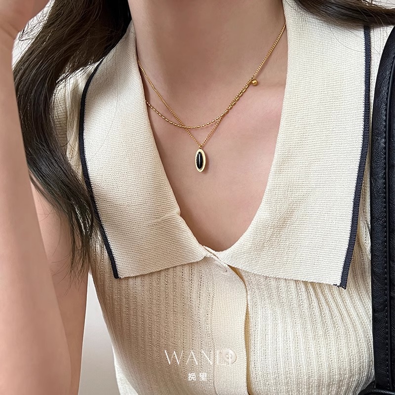 Double-layer French retro oval black necklace with feminine charm and niche design collarbone chain, 2024 new style details Picture