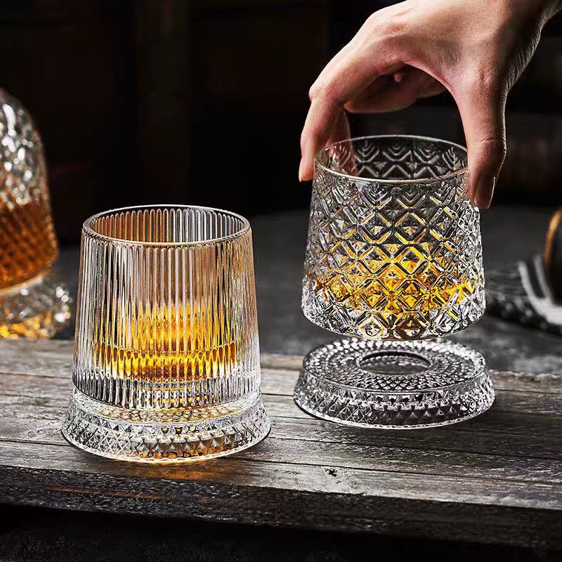 Creative whisky cups, foreign wine glasses, rotating cups, household water cups, thickened rotating glass cups, unbreakable dolls, stress-relieving cups full figure
