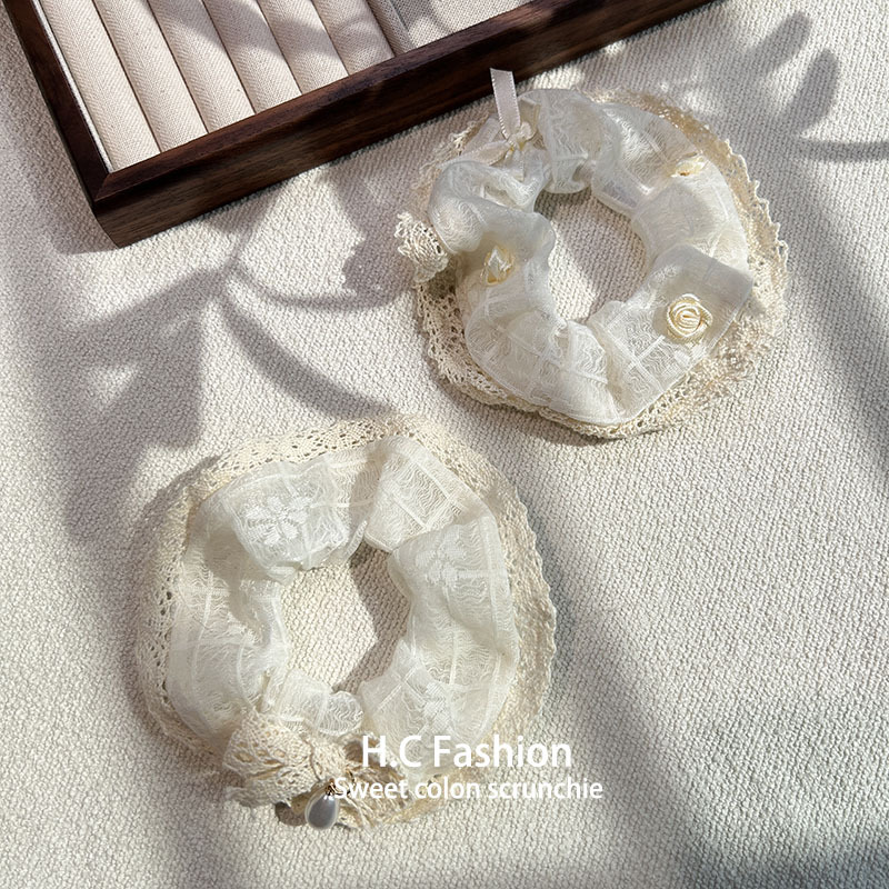 Retro French milk white lace large intestine hair tie, gentle and sweet ponytail, rubber band bun, hair tie accessory Application Scenario