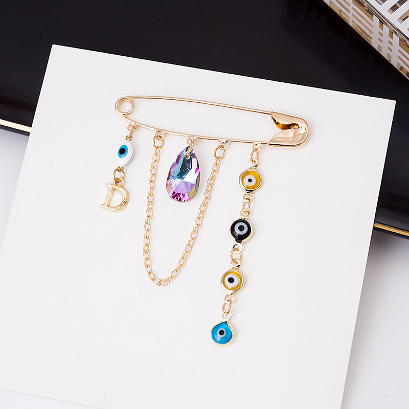 Fashionable, elegant, individualistic, Devil's Eye, water drop crystal, gold coin brooch, chain tassel brooch, Bee cardigan corsage Specification drawing