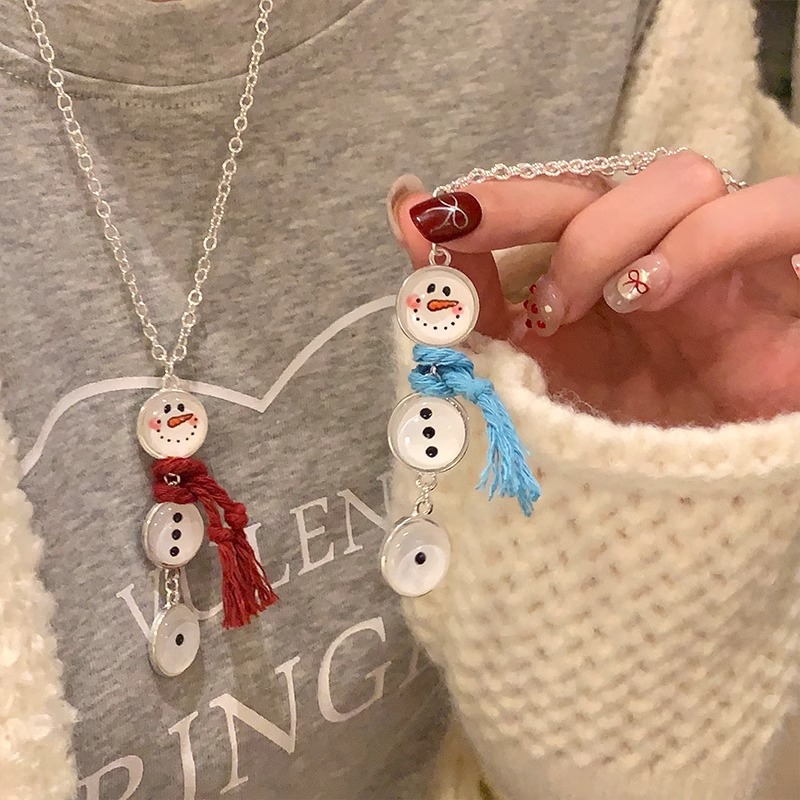 Autumn and winter design sense white snowman button necklace for women, simple, cute, retro and fashionable Christmas sweater chain details Picture