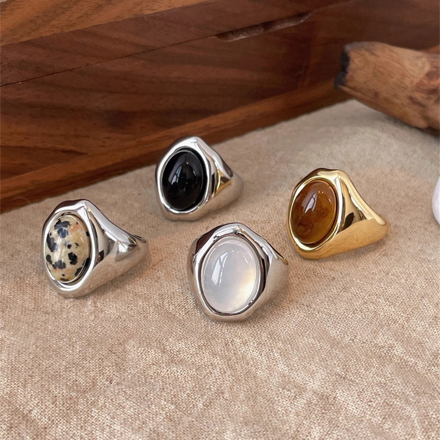 Maillard agate open ring for women's autumn and winter fashion, a niche design, a high-end index finger ring, a light luxury and versatile ring Application Scenario