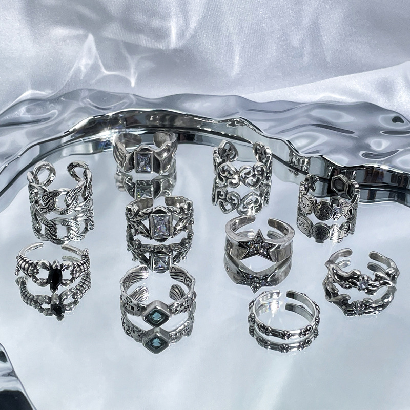 Retro, aged, simple star-shaped heart-shaped irregular texture ring, a niche design for women, a cold style ring trend on Instagram Application Scenario