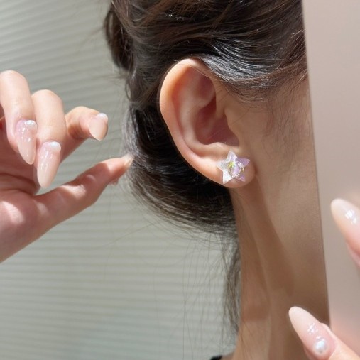 Romantic Sniper! Korean-style atmosphere, pink and purple star-pointed five-pointed star earrings, women's extraordinary charm, gentle star earrings Application Scenario