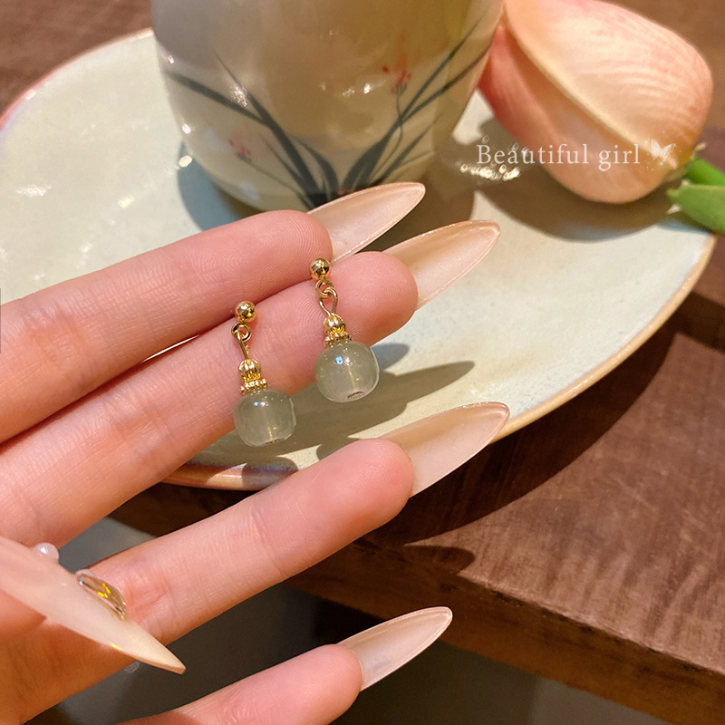 New Chinese-style simple and small stud earrings for women, 2024 new high-end and elegant earrings, cheongsam and Hanfu earrings and earrings full figure
