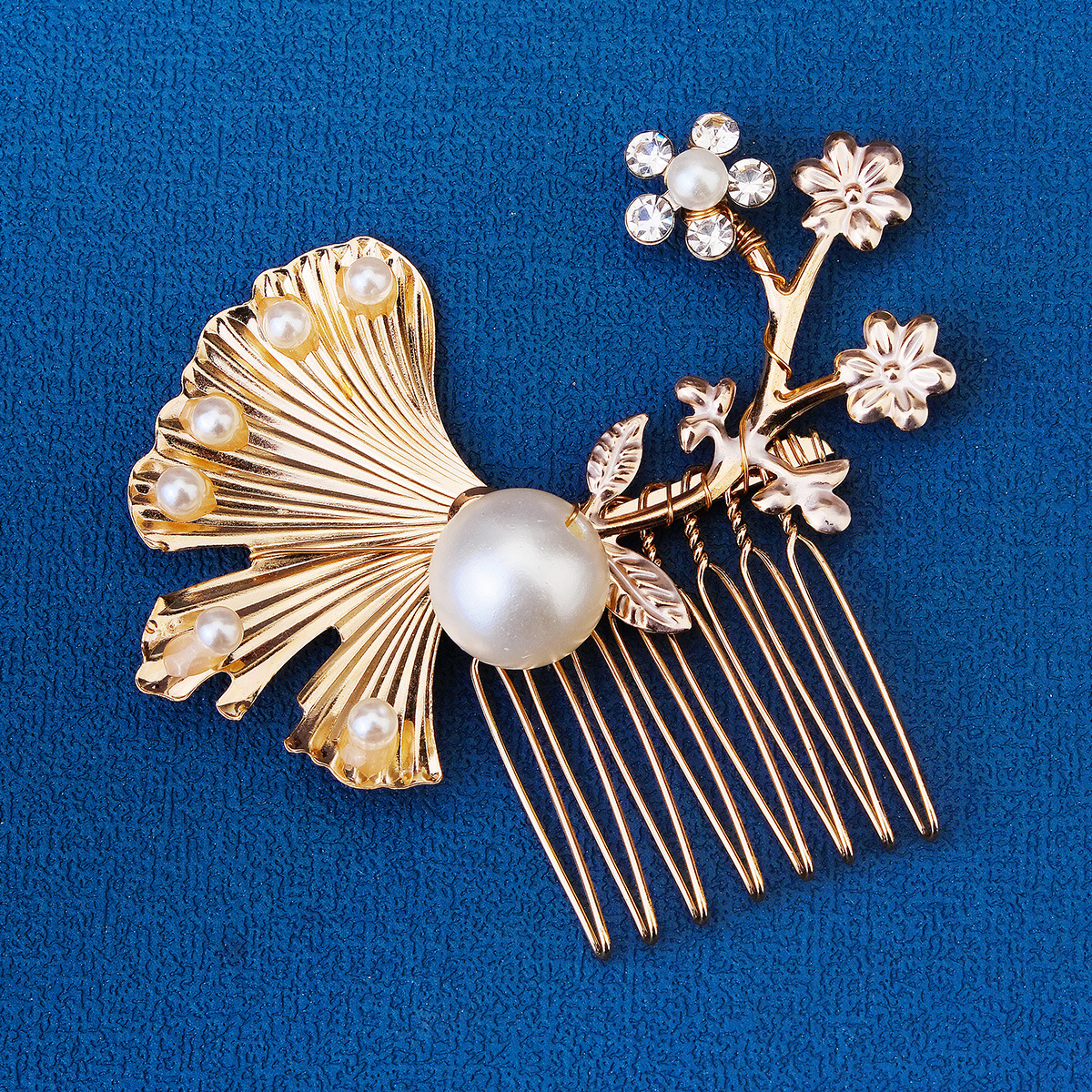 New Chinese-style bride's headwear, golden alloy insert comb, Xiuhe dress, retro forest-themed beautiful hair accessory, pearl coil, hair comb full figure