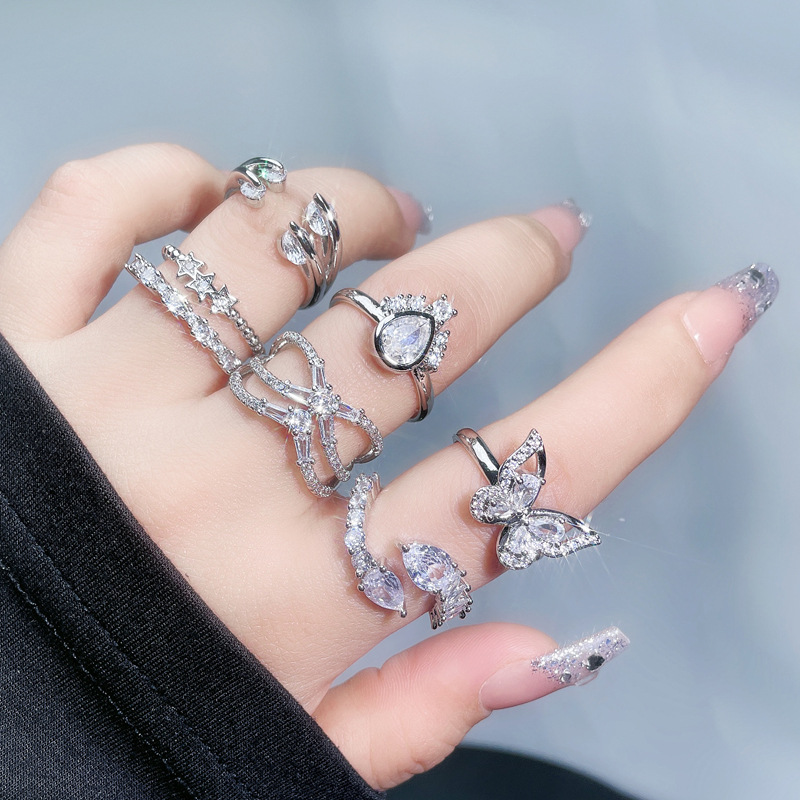 Sweet and cool, light luxury butterfly opening ring for women, full diamonds, geometric irregular, cold style, high-end fashion ring Application Scenario