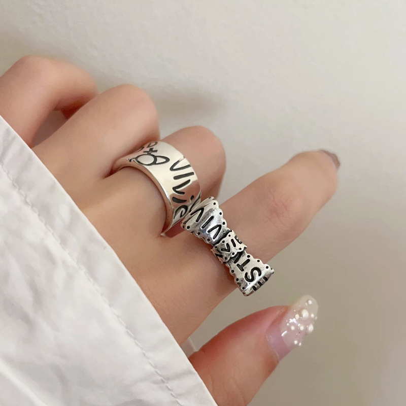 A Western post-punk cold style vintage Saturn mid-style bow skull wide letter ring for a woman Specification drawing