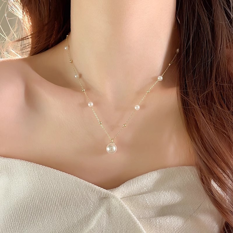 "Starry Sky pearl necklace, light luxury, sweater chain, versatile, fashionable, simple and elegant collarbone chain. Application Scenario