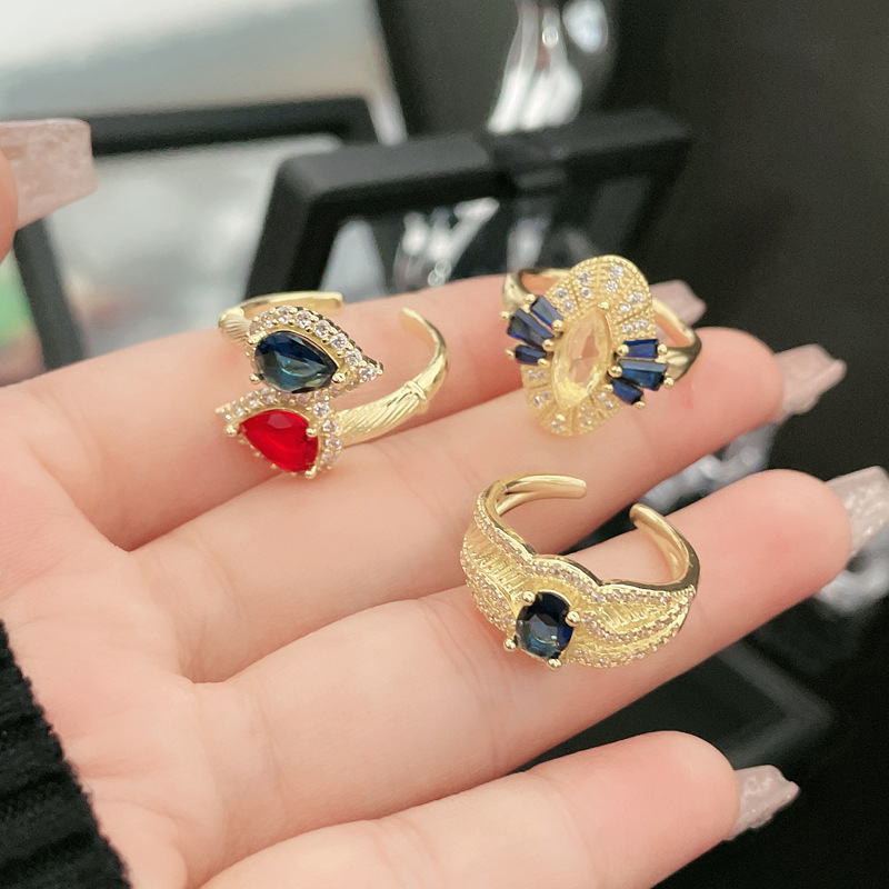 The retro ring for women exudes a sense of light luxury and sophistication. It features a niche design on Instagram, with a cold and cool style that showcases a fashionable and individualistic vibe Specification drawing