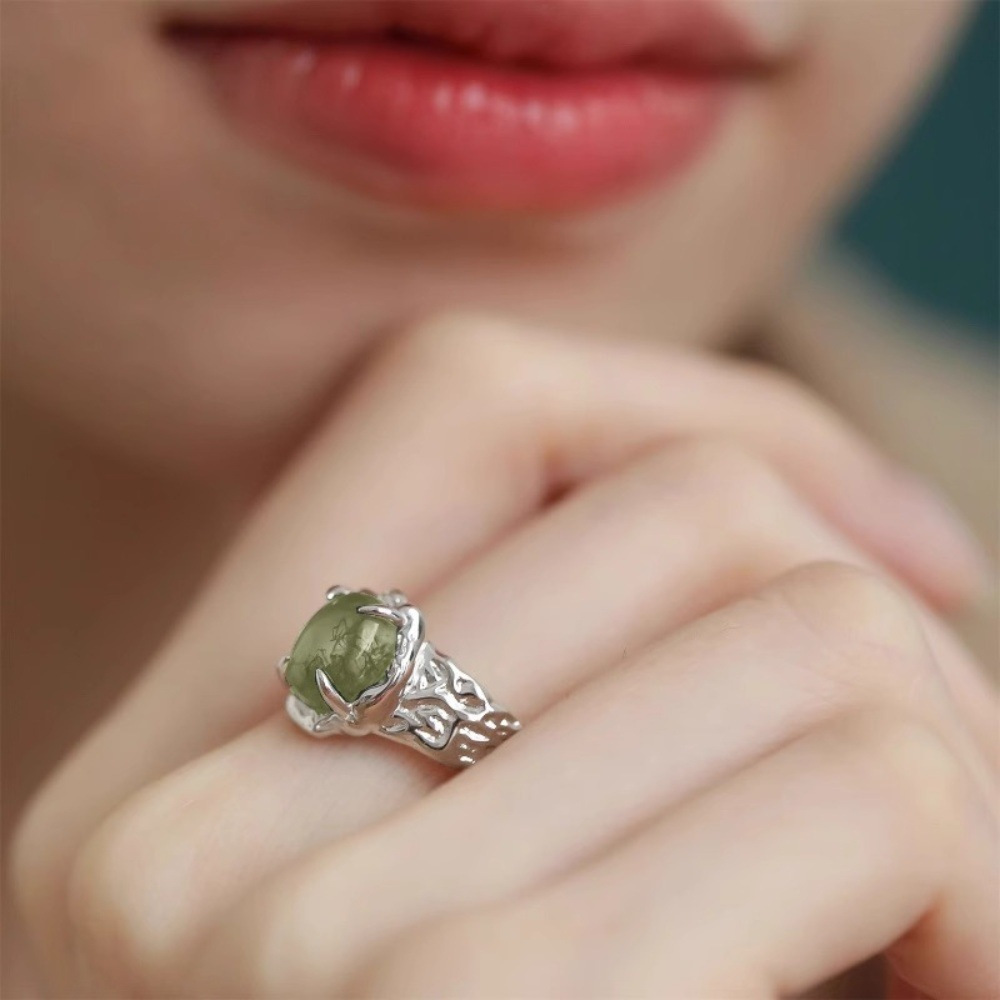 The niche design of the agate texture loose-fitting ring for women, with a light luxury style, is fashionable, individual, exquisite, versatile and a high-end ring trend Application Scenario