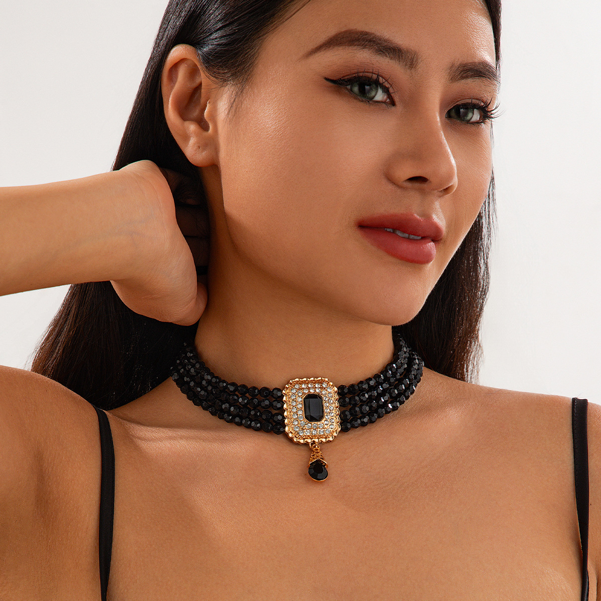 European and American cross-border jewelry, court-style crystal beaded choker necklace, retro square diamond-encrusted gemstone collarbone chain full figure