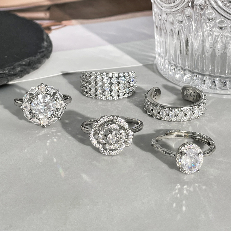 A light luxury and high-end full-diamond zircon flower open ring for women, exquisite and versatile, sweet and cool geometric style ring Specification drawing
