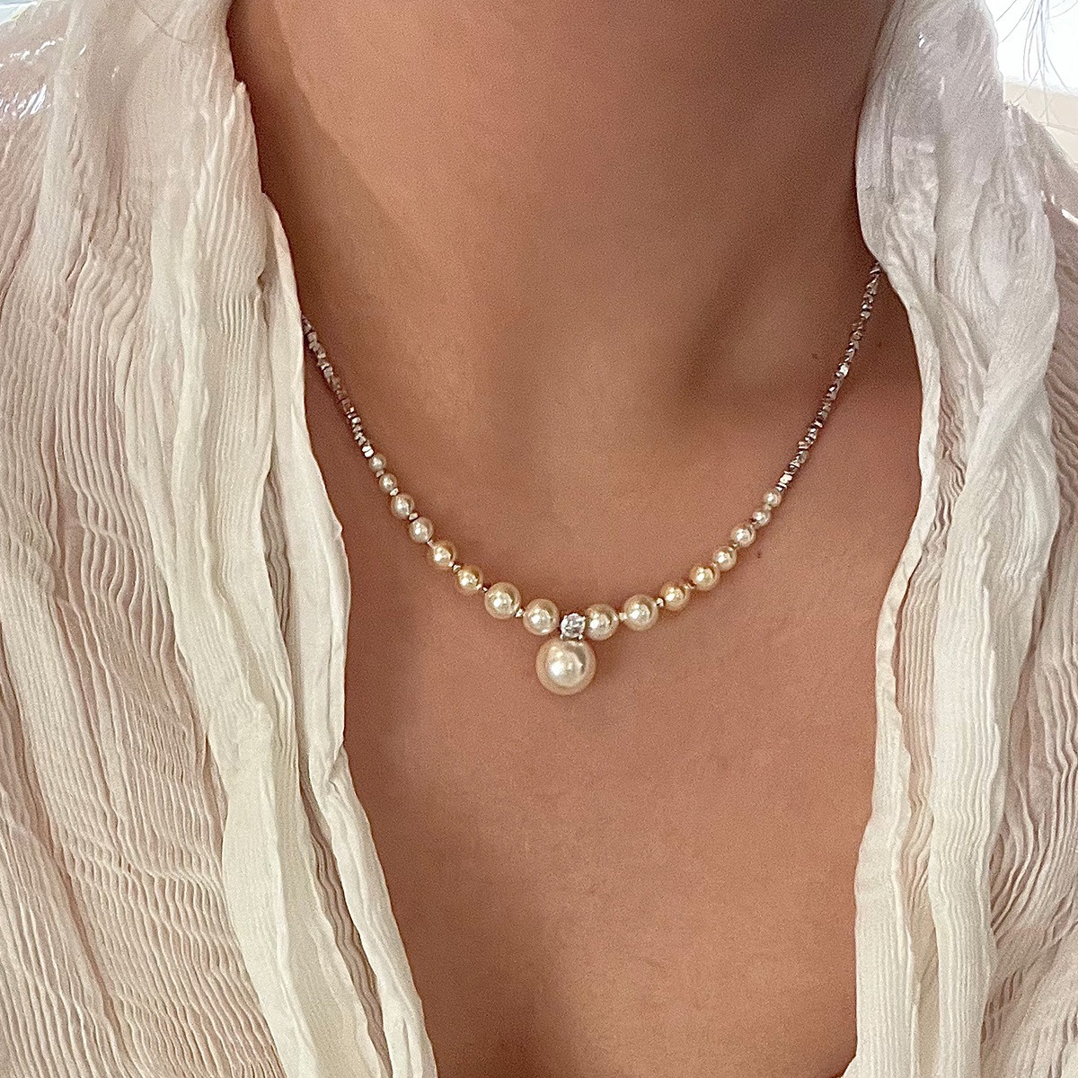 Pearl broken silver necklace with a cold and aloof female design sense, simple collarbone chain, wholesale accessories Application Scenario
