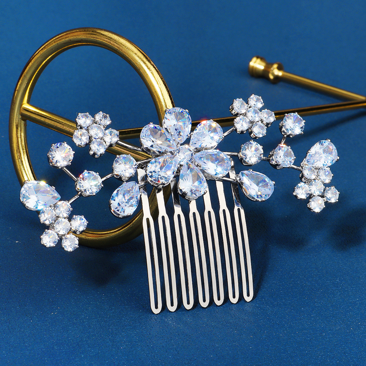 Bride's hair accessory, wedding dress, evening gown, headwear, simple and ins style, versatile updo, water diamond zircon hair comb, sunflower comb Specification drawing