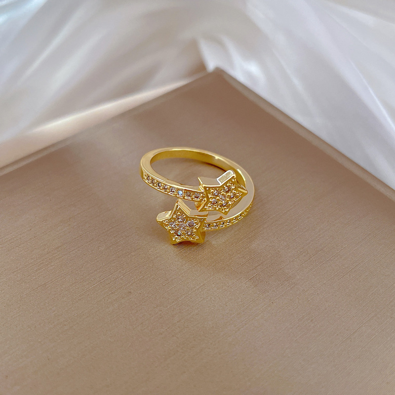 【 Real gold electroplating 】 Open five-pointed star fashionable slightly inlaid light luxury ring index finger ring, the same style as the Internet celebrity, cold style Application Scenario