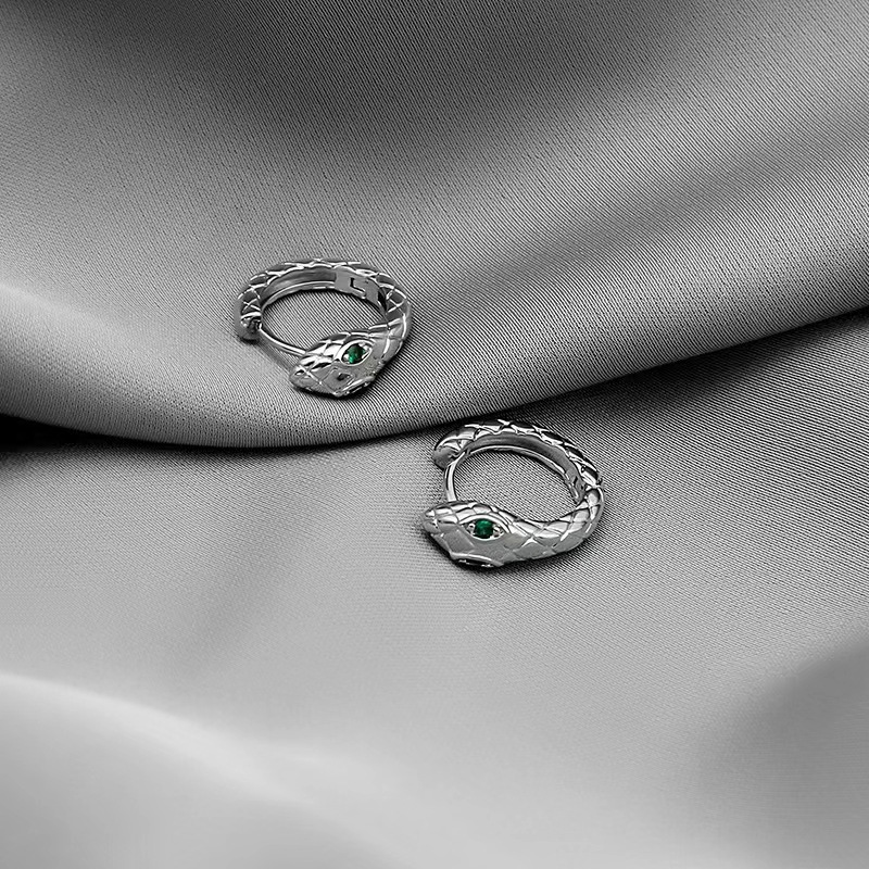 Super cool! New Korean-style snake-shaped ear buckles with diamonds, a unique and trendy style, simple and individual earrings for girls details Picture