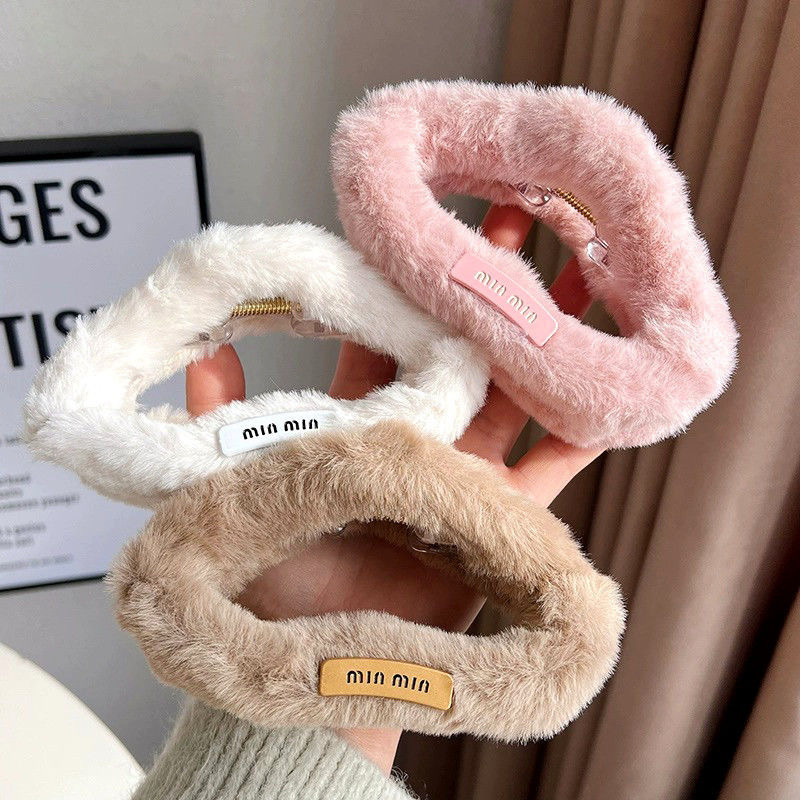 A large female plush cloud-shaped clip-on rectangular hair clip at the back of the head, gentle and elegant shark clip hair clip headwear Specification drawing