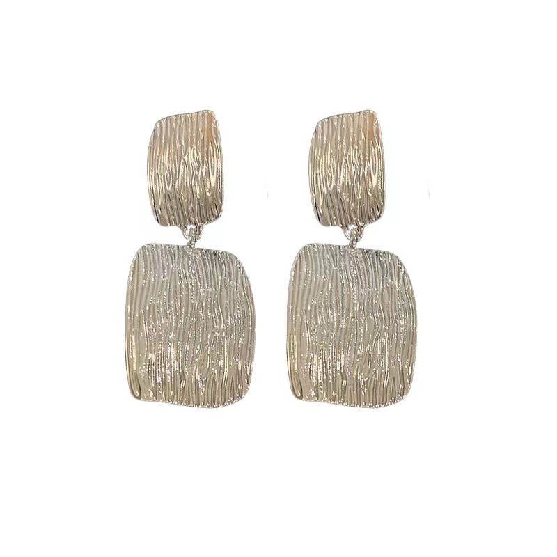 INS trendy metal style square striped earrings, fashionable and versatile, European and American cross-border high-end stud earrings, new earrings for women Item Picture