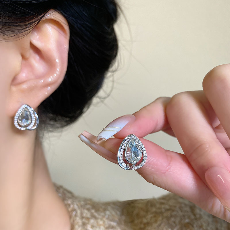 Exquisite zircon water drop earrings for women, new 2024 style, versatile and high-end stud earrings, unique and popular internet-famous earrings details Picture