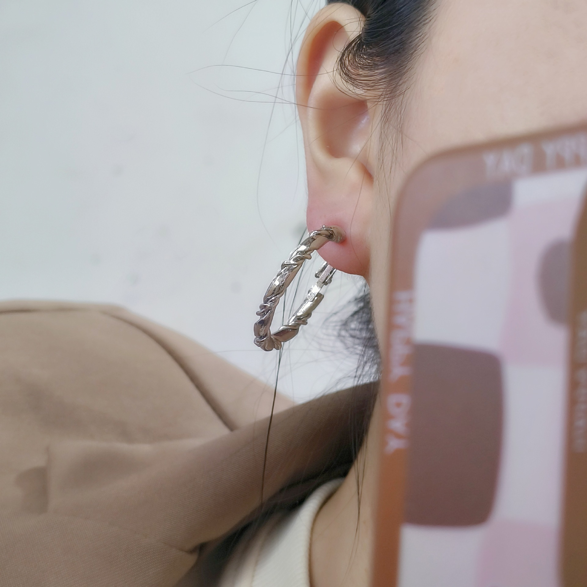 Simple and versatile, with a niche design sense, plain ring and twisted ear rings, a trendy, individualistic and fashionable cross-border cold style earrings for women on Instagram Specification drawing