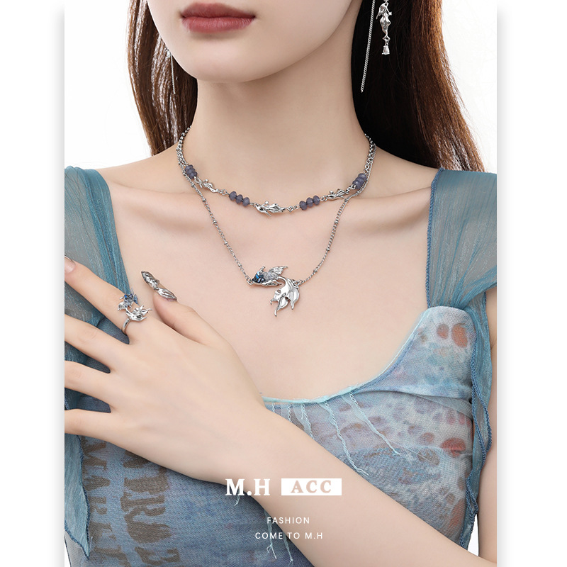 Double-layer layered gradient blue goldfish necklace with a fashionable design sense, cool and ins-style collarbone chain, original and niche pendant full figure