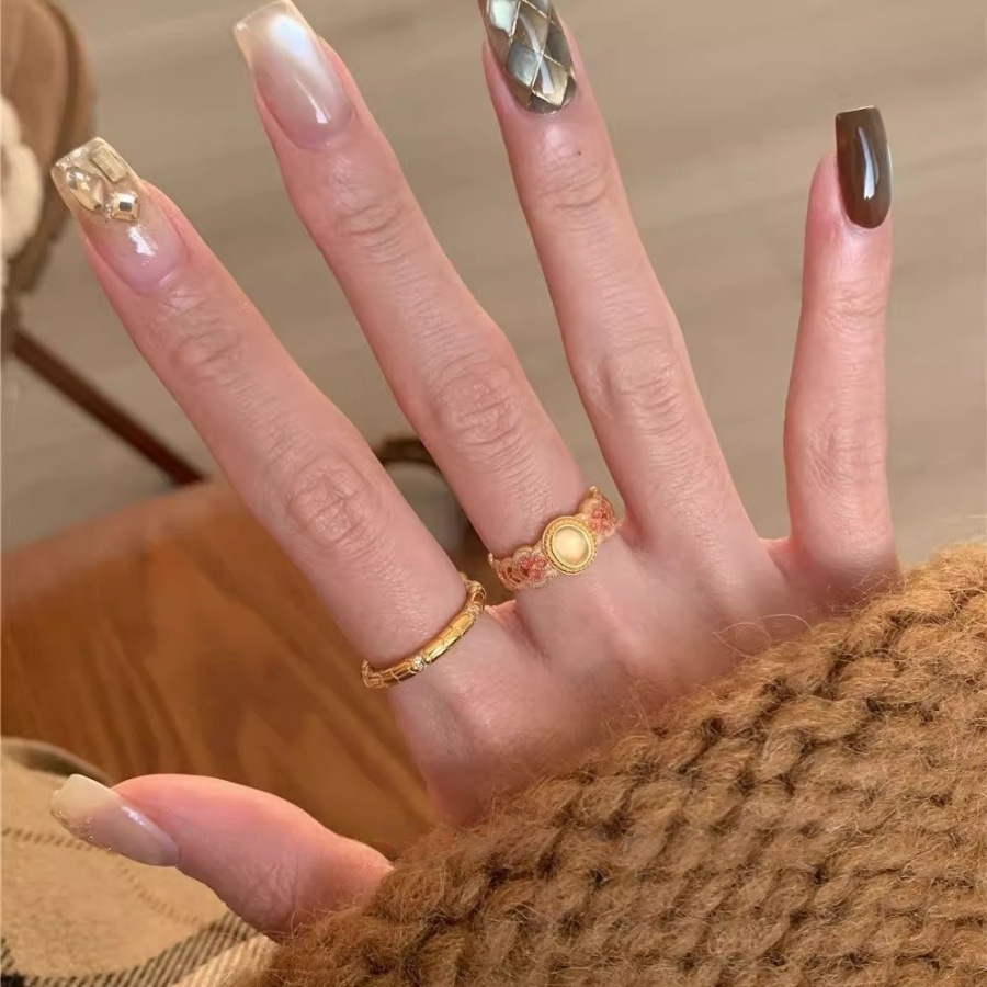 The pink gold enamel ring of "Tao Zhi Yao Yao" is a light luxury retro index finger ring with a traditional Chinese style. It is a niche and high-end open-top ring Specification drawing