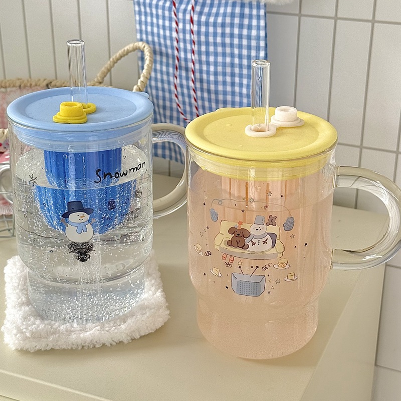 Korean InS-style large-capacity glass straw cup, girlish water cup, student drinking cup, glass snowman Application Scenario