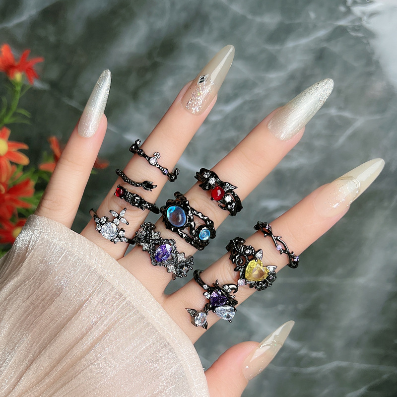 Sweet and cool spicy girl style dark series open ring, female androgynous style geometric heart personality punk high-end sense ring full figure