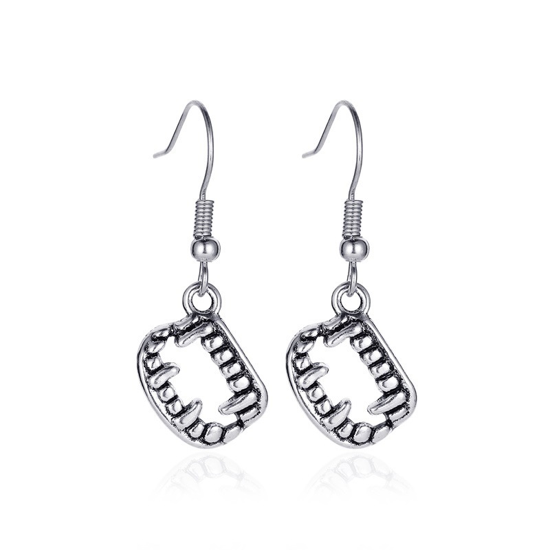 Halloween earrings: Simple and retro skull bat spider earrings with an aged look. Cross-border best-selling festival accessories Item Picture