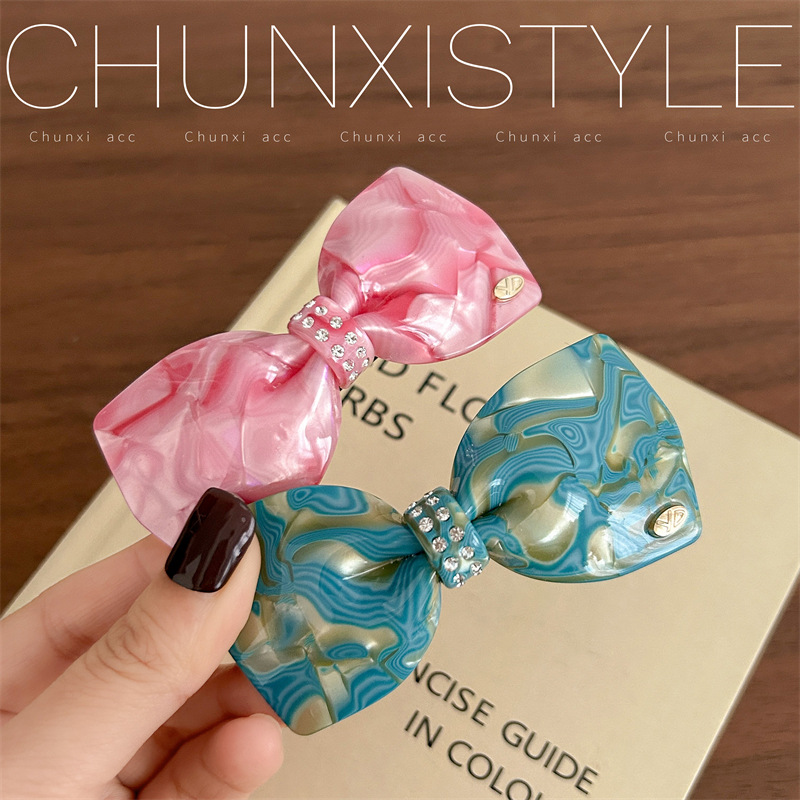 YD Monet Impression light acetate board bow parallel clip, ponytail horizontal clip, one-half hair top clip, spring clip Application Scenario