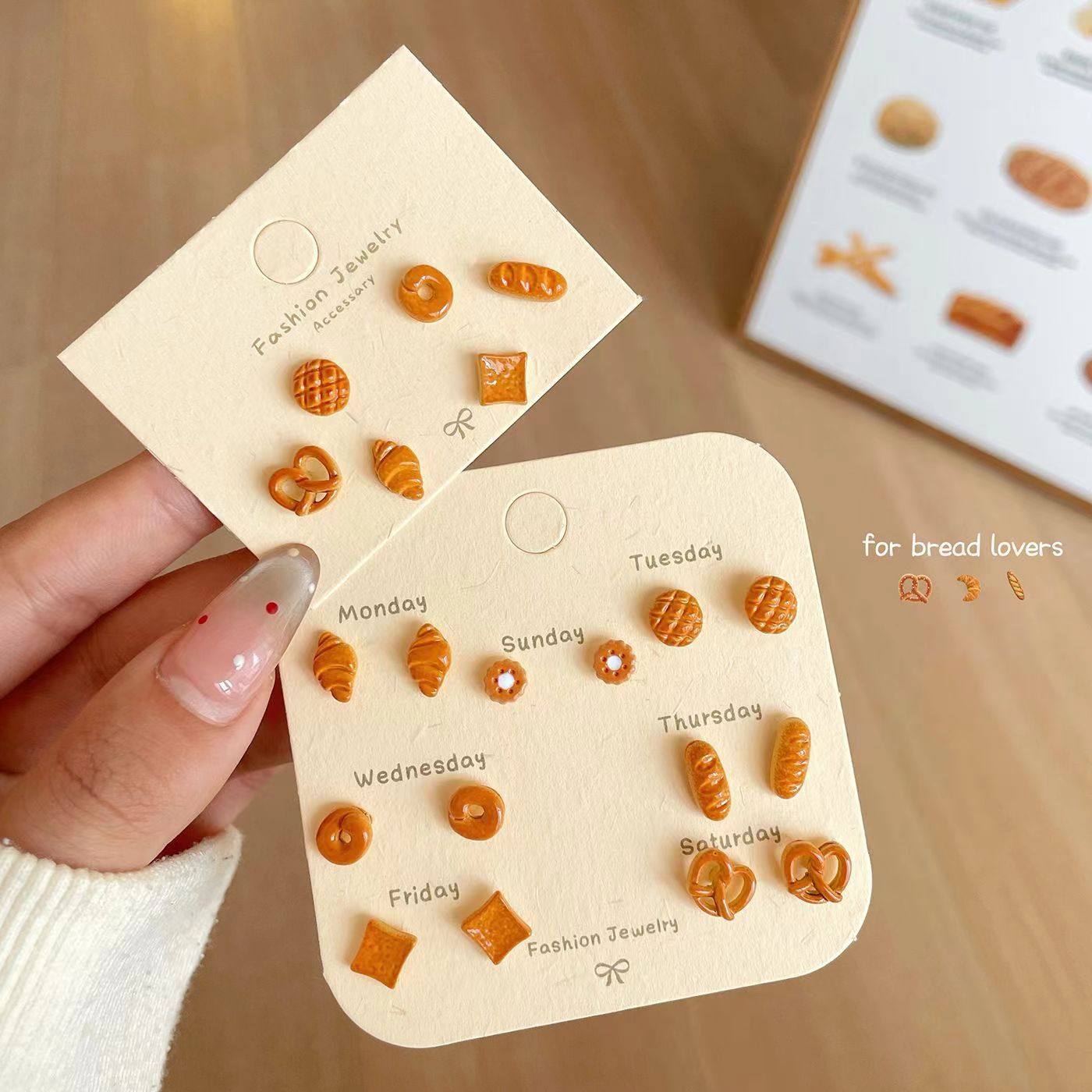 Autumn and Winter Caramel Bread Party Set Small Stud earrings for Women 2025 Maillard Cartoon Fun Cat Personalized earrings full figure
