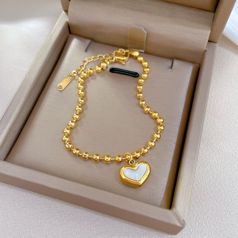 【 All-titanium Steel 】 Dongdaemun's unique and elegant forest-themed heart-shaped mother-of-pearl bracelet, a retro best friend of a female Internet celebrity Application Scenario
