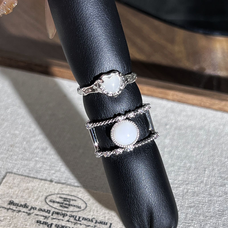 The new simple and plain ring with a heart moonstone open ring is a versatile and fashionable, cold and unique ring trend for women Specification drawing