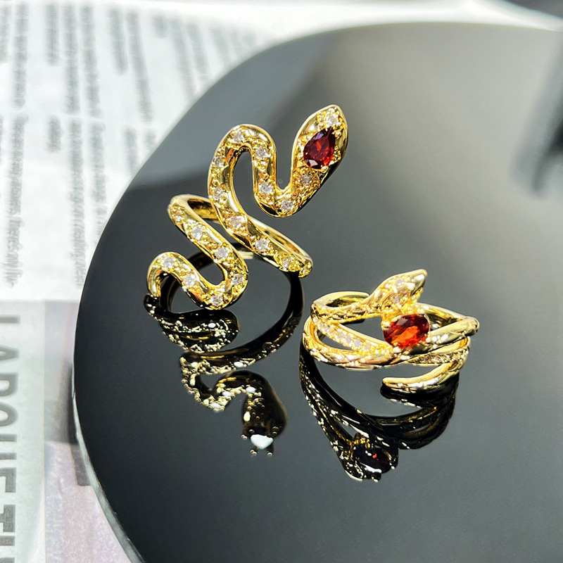 Retro Chinese-style fashionable snake-shaped opening ring for women, red zircon, elegant zodiac sign snake, personalized ring trend for the year of the Snake Application Scenario