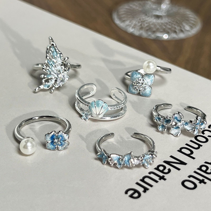 A niche, cool, sea blue gradient butterfly flower open ring for women with pearl fashion layering, a light luxury ring Application Scenario
