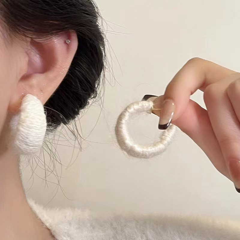 Plush ear rings, a new style of trendy and niche design earrings in 2025, exude a high-end feminine charm and unique style. Earrings and stud earrings full figure