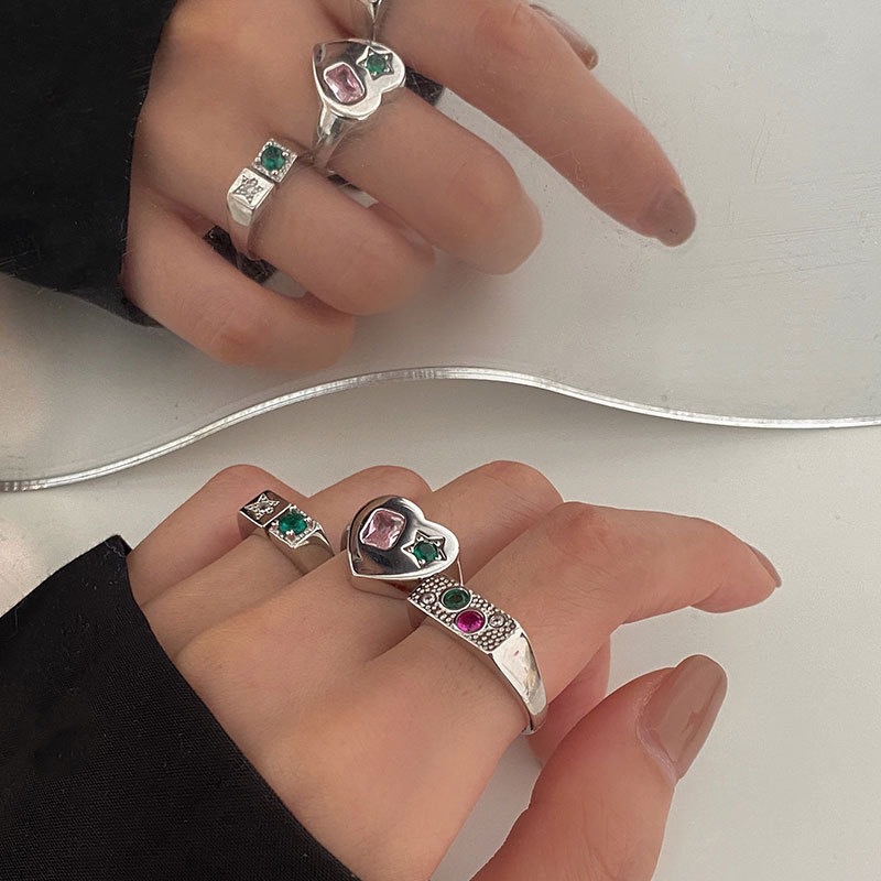 A zircon open-top star-shaped heart ring from Dongdaemun, South Korea, is designed in a cold and unique style for women, with a touch of light luxury details Picture