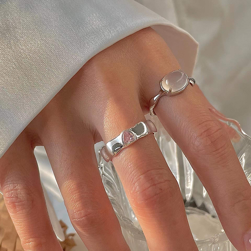 Pink diamond heart-shaped ring for women on Instagram, set with white agate, a niche design with a high-end and light luxury texture, a food ring Specification drawing