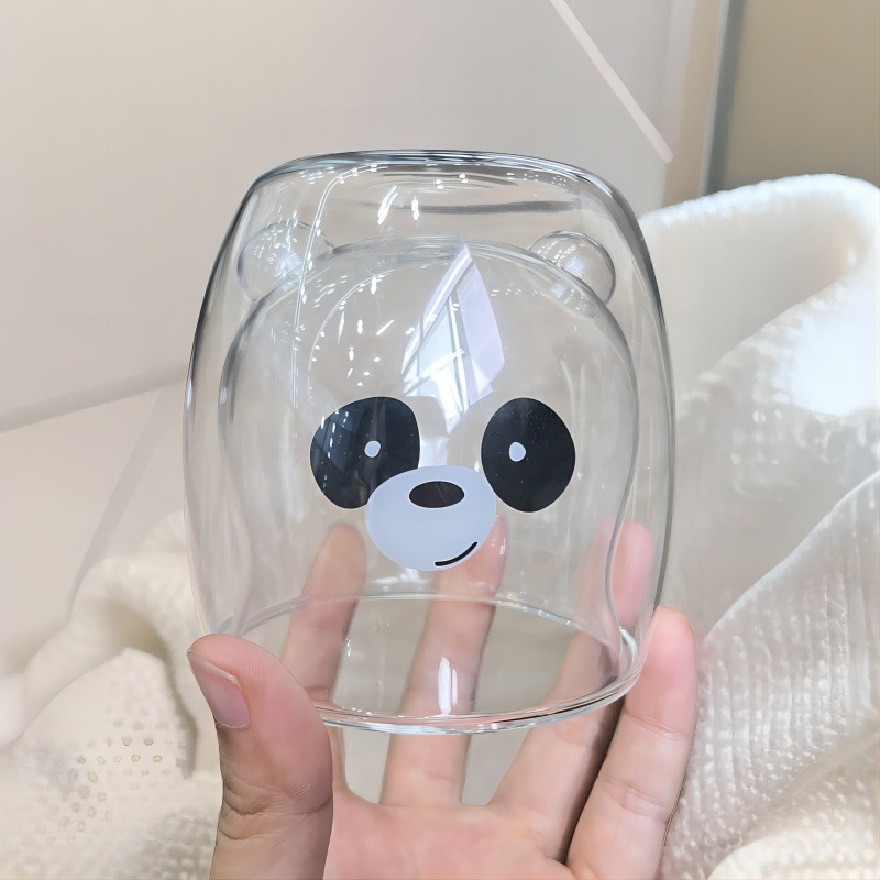 The glass cup is a popular and creative cute bear cup. It is a household high borosilicate glass double-layer heat-insulating cartoon coffee and milk cup full figure