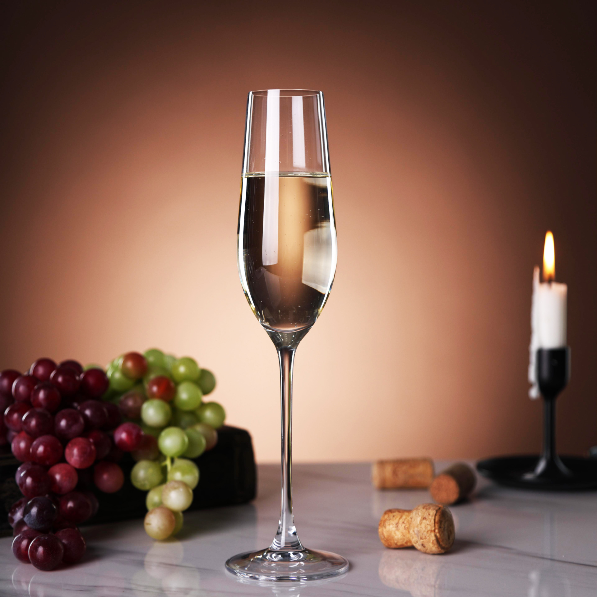 【 Factory Wholesale 】 Cold-cut process champagne glasses, high-appearance-level red wine glasses, hotel household glass glasses, with LOGO printing available Application Scenario