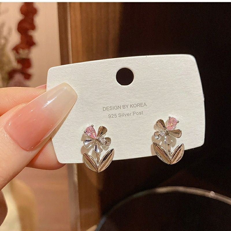 s925 Sweet and Cool Style Zircon flower stud earrings for women, with a niche design sense, light luxury, small and high-end feel, versatile new earrings details Picture