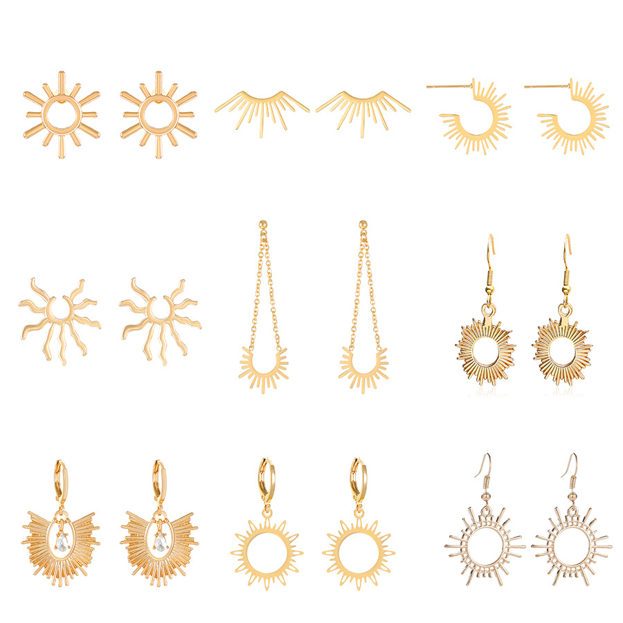 Cross-border new retro sun earrings for women, European and American ins style hollowed-out golden small sun stud earrings wholesale Item Picture